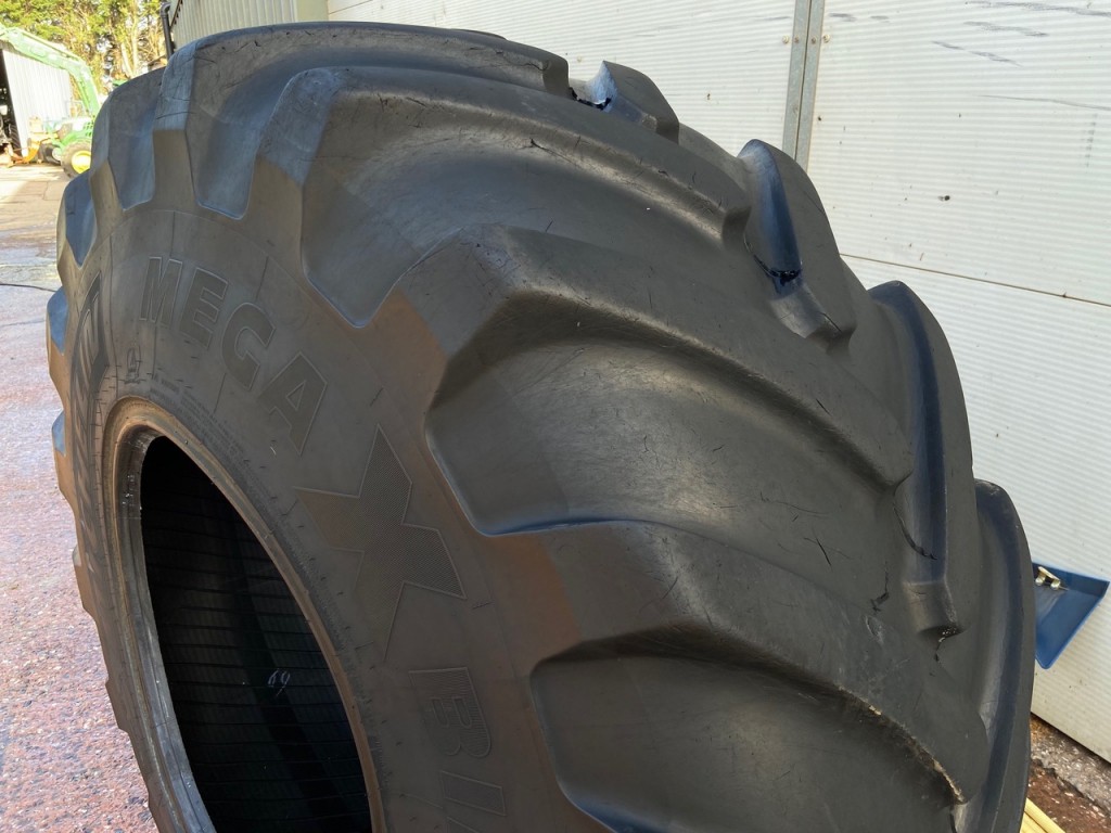 4x 620/76/26 Michelin tyres 75%, taken off JCB 435S loading shovel