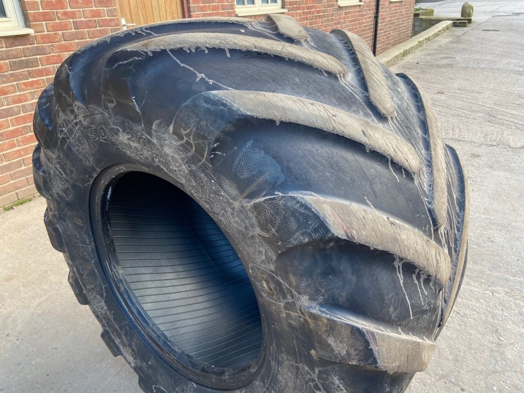 4x 750/50/26 Michelin tyres