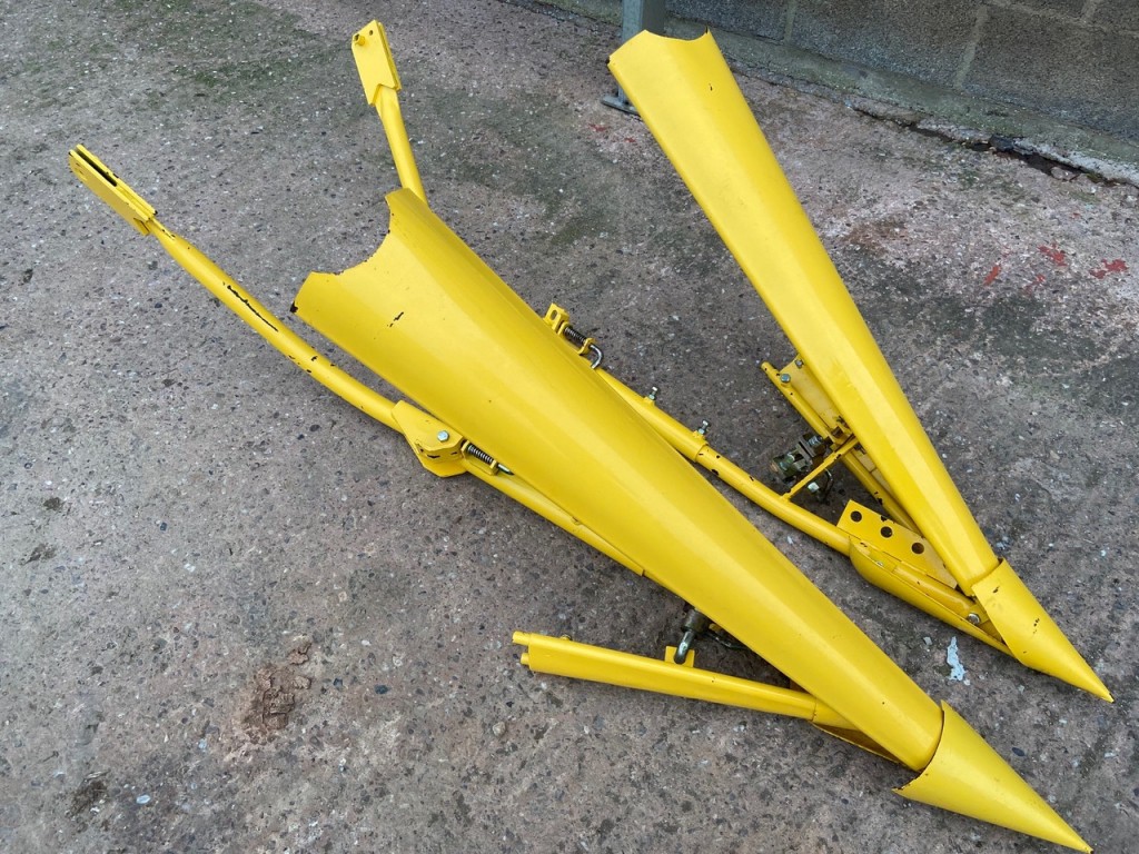 2x new New Holland combine dividers