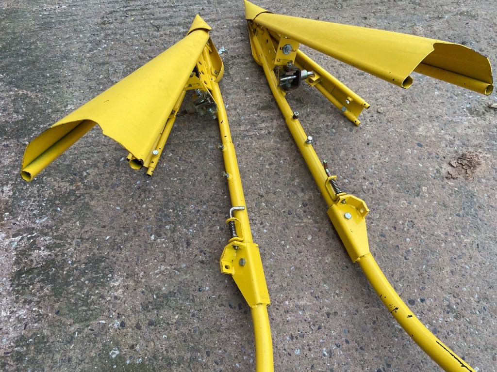 2x new New Holland combine dividers
