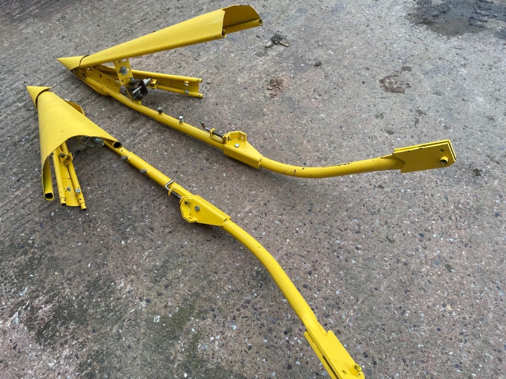 2x new New Holland combine dividers