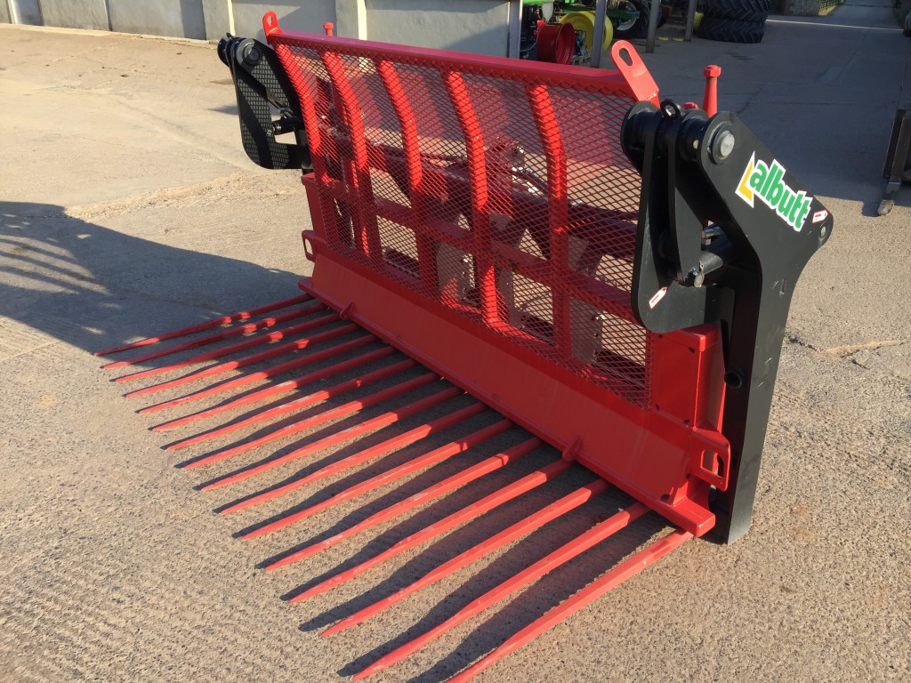 new Albutt B809PP push off buckrake, 9ft wide, 16 tines with 2 sets of side tines, complete with 3 point linkage mounted hooks