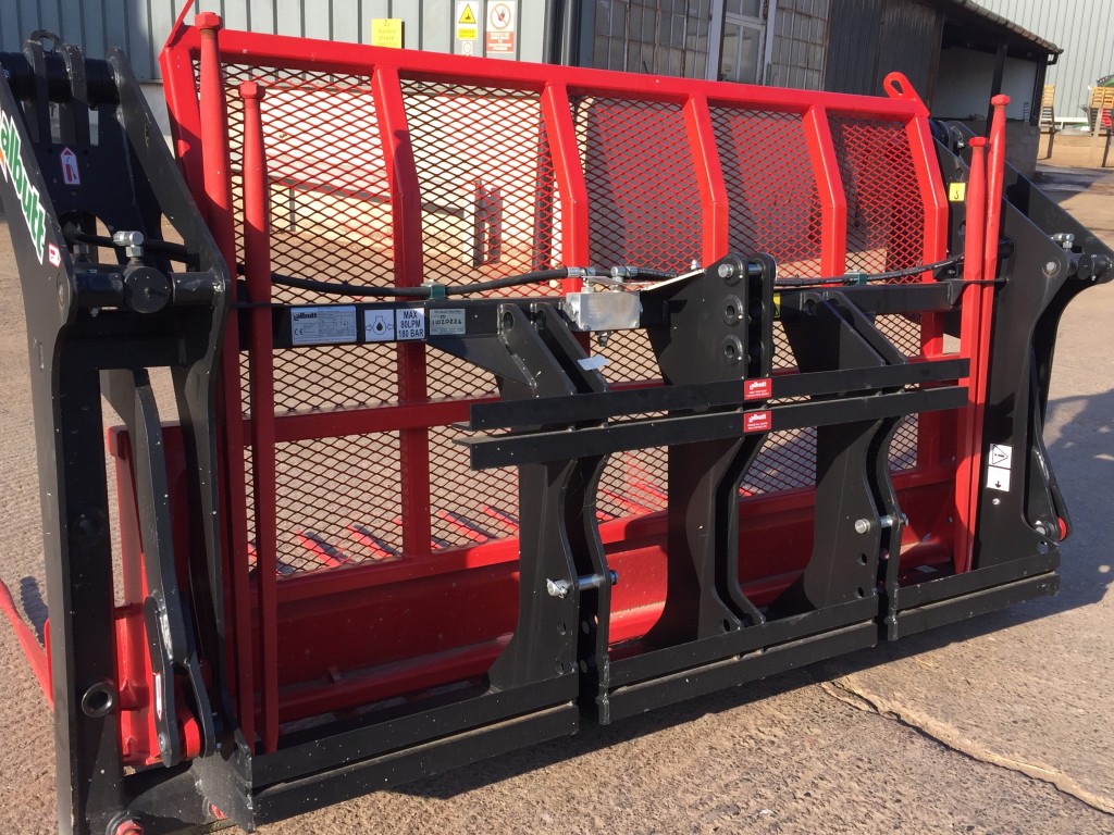 new Albutt B809PP push off buckrake, 9ft wide, 16 tines with 2 sets of side tines, complete with 3 point linkage mounted hooks