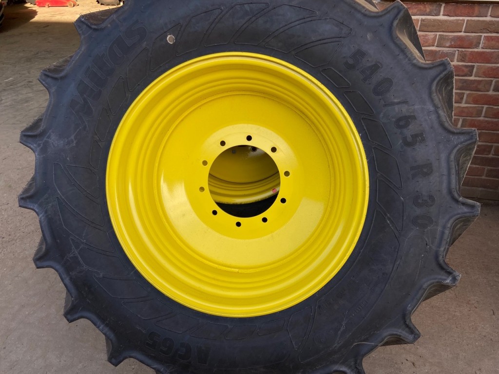 2x 650/65/42 + 2x 540/65/30 Mitas tyres, fitted to JD 6215R wheels, new
