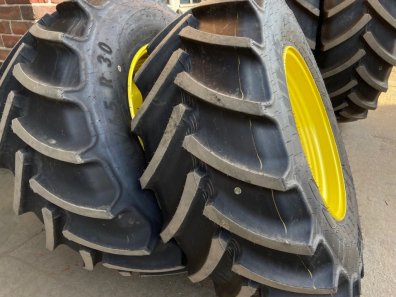 2x 650/65/42 + 2x 540/65/30 Mitas tyres, fitted to JD 6215R wheels, new