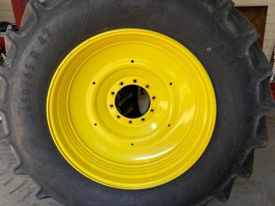 2x 650/65/42 + 2x 540/65/30 Mitas tyres, fitted to JD 6215R wheels, new