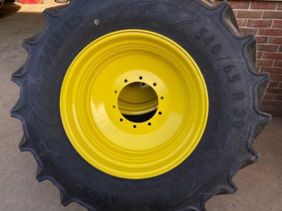 2x 650/65/42 + 2x 540/65/30 Mitas tyres, fitted to JD 6215R wheels, new