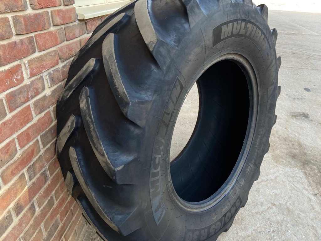 1x 540/65/30 Michelin tyre 20%
