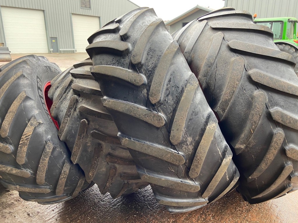 2x 650/65/42 + 2 x 540/65/30 Michelin tyres, fitted to 2018 Fendt 700 series wheels