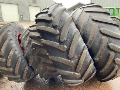 2x 650/65/42 + 2 x 540/65/30 Michelin tyres, fitted to 2018 Fendt 700 series wheels