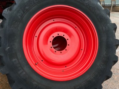 2x 650/65/42 + 2 x 540/65/30 Michelin tyres, fitted to 2018 Fendt 700 series wheels