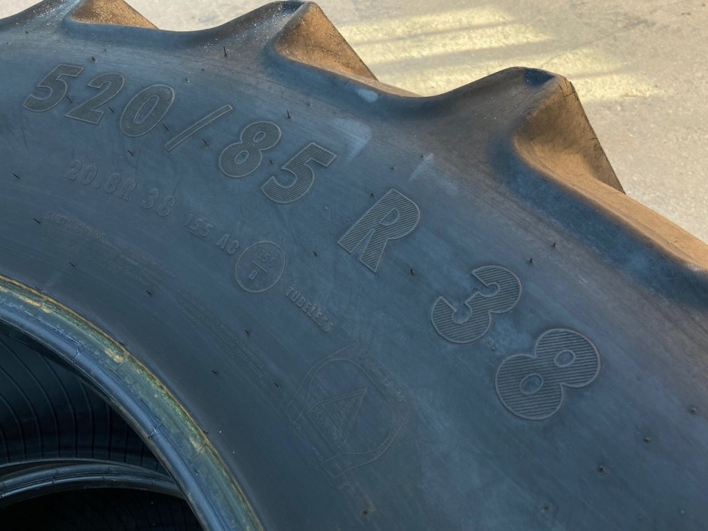 2x 20.8/38 + 2x 16.9/28 Mitas tyres 75%