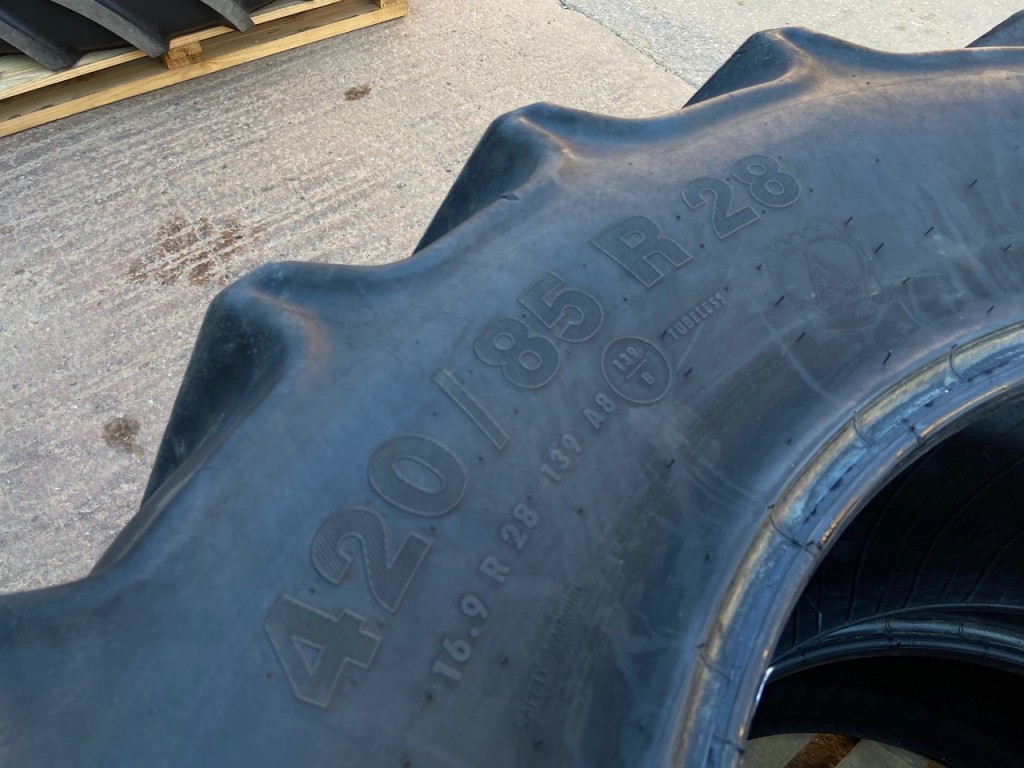 2x 20.8/38 + 2x 16.9/28 Mitas tyres 75%