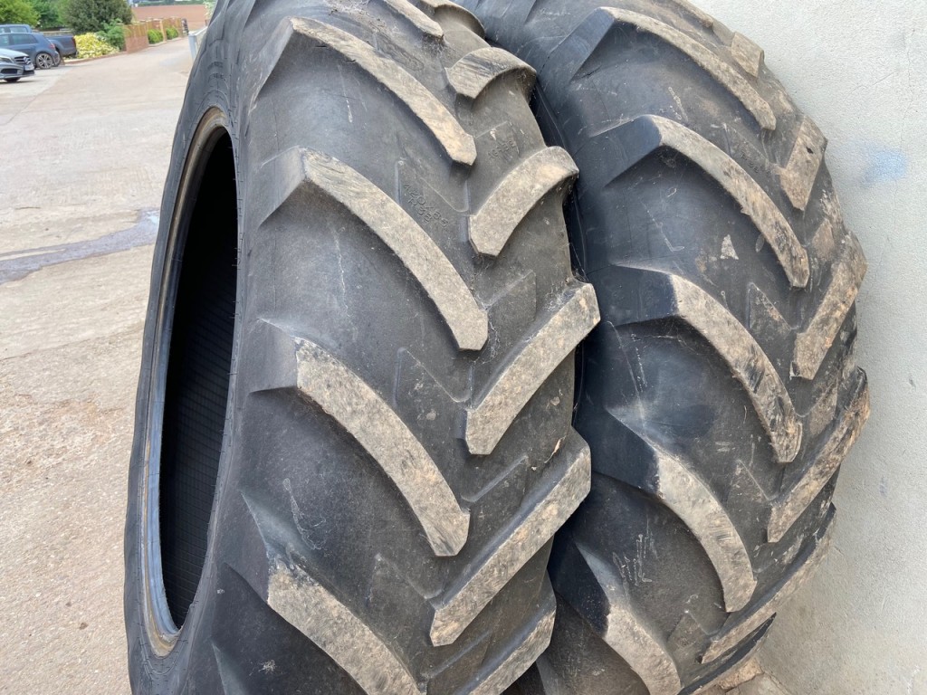 2x 16.9/38 + 2x 14.9/24 Michelin tyres 20%