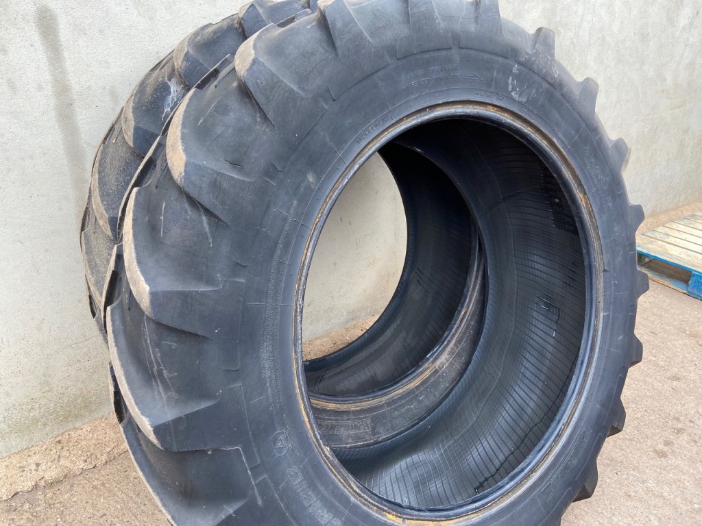 2x 16.9/38 + 2x 14.9/24 Michelin tyres 20%