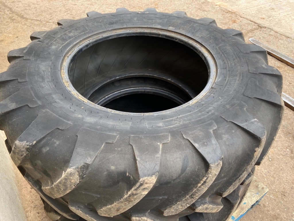 2x 16.9/38 + 2x 14.9/24 Michelin tyres 20%