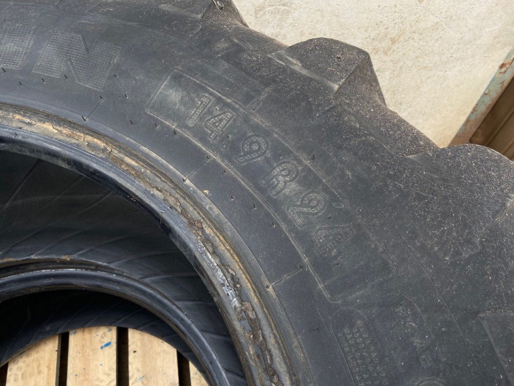 2x 16.9/38 + 2x 14.9/24 Michelin tyres 20%