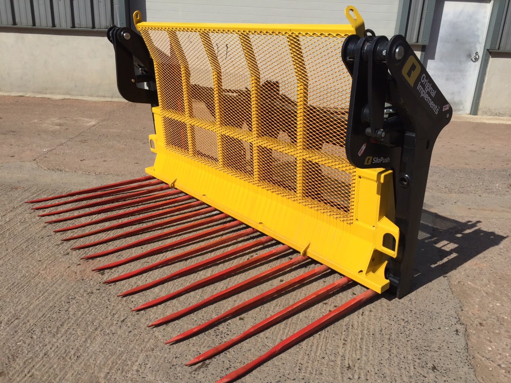 Quicke 275 Silopush, shop soiled, never been used, 3 point linkage frame, forged tines, 2.75m working width