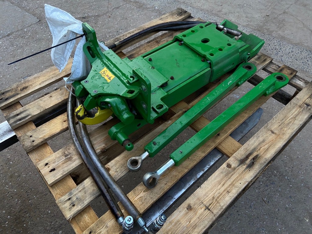 John Deere 6130M pickup hitch, 2018, will also fit a JD 6410, 6420 and 6430