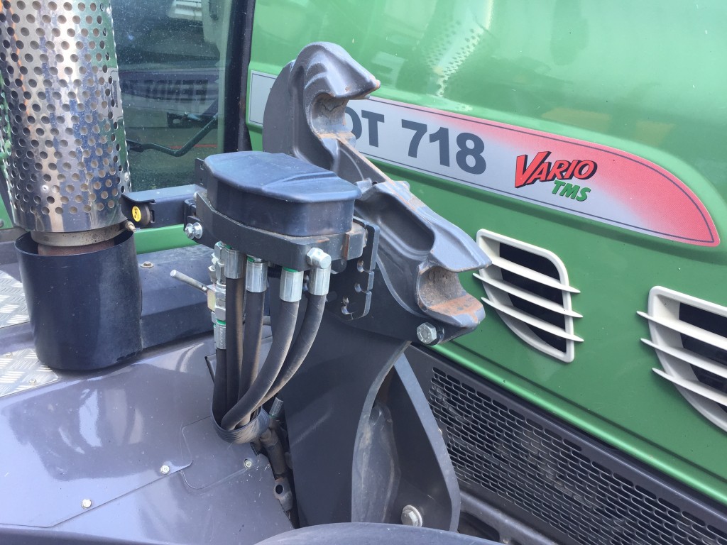 MX loader brackets and deluxe hose kit, to fit Fendt 700 series pre SCR tractors (2004-2012)