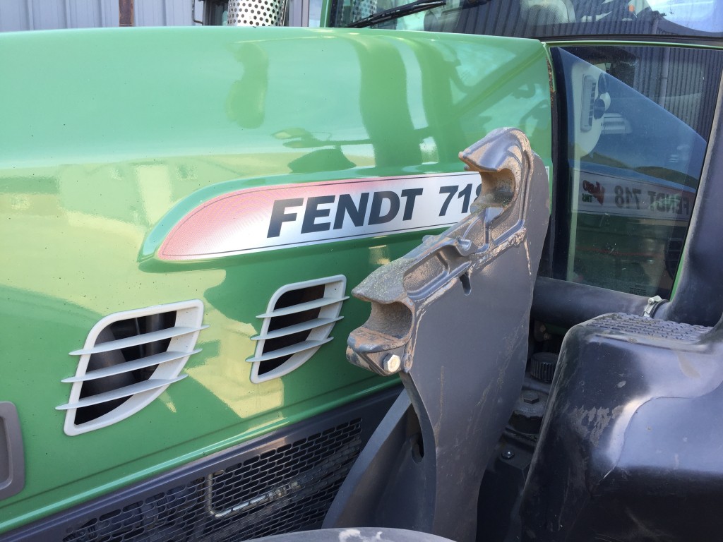 MX loader brackets and deluxe hose kit, to fit Fendt 700 series pre SCR tractors (2004-2012)