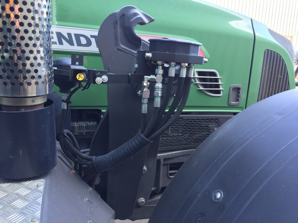 MX loader brackets and deluxe hose kit, to fit Fendt 700 series pre SCR tractors (2004-2012)