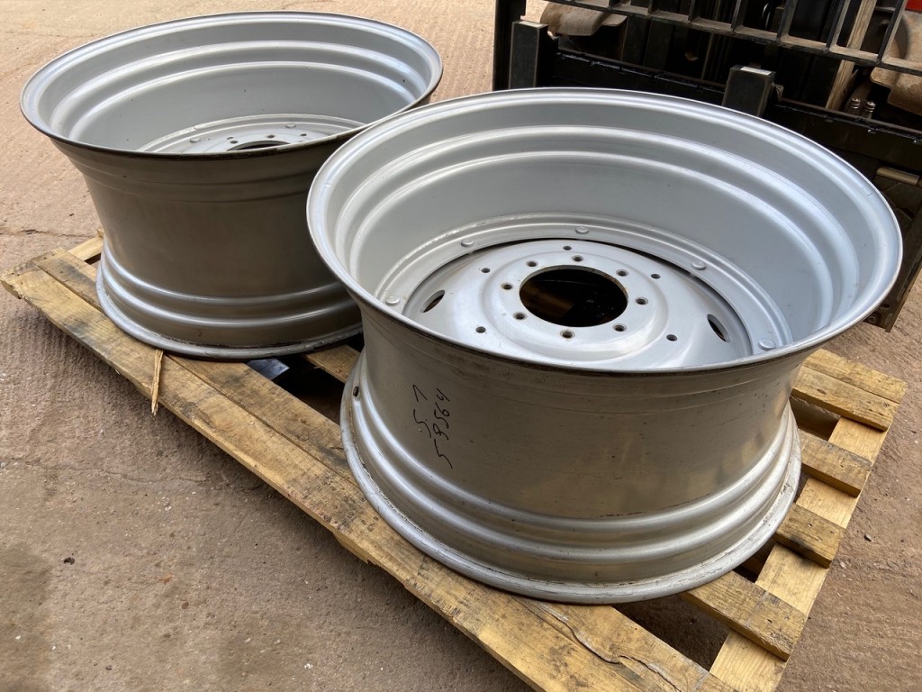 2x 20x38 + 2x 16x28 Case Puma 165 wheels, as new