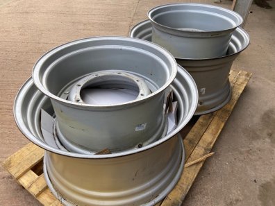 2x 20x38 + 2x 16x28 Case Puma 165 wheels, as new