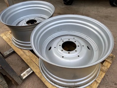 2x 20x38 + 2x 16x28 Case Puma 165 wheels, as new