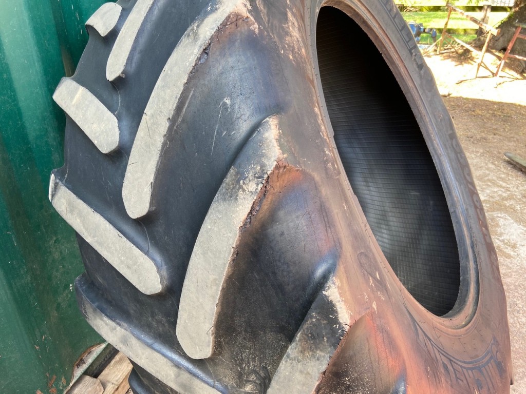 1x 650/65/42 Michelin tyre 20%