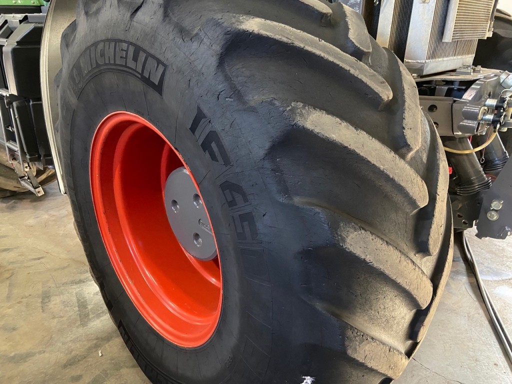 2x 710/85/38 + 2x 650/75/30 Michelin tyres fitted to Fendt 936 wheels