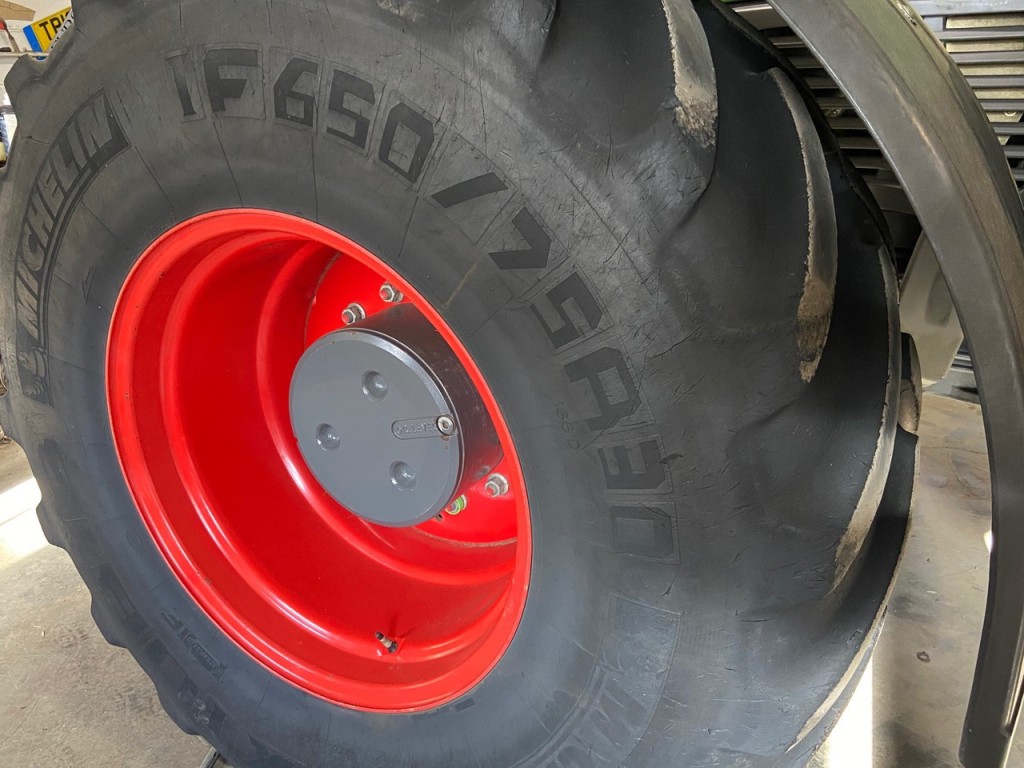 2x 710/85/38 + 2x 650/75/30 Michelin tyres fitted to Fendt 936 wheels