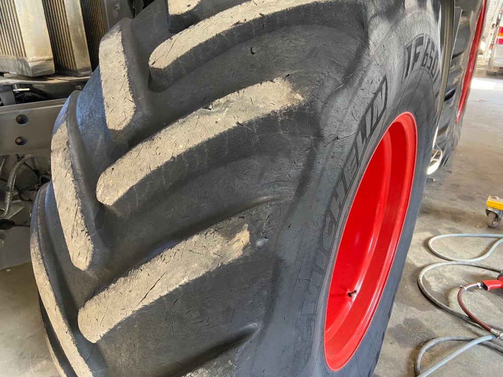 2x 710/85/38 + 2x 650/75/30 Michelin tyres fitted to Fendt 936 wheels