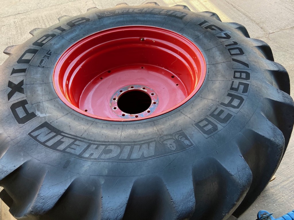 2x 710/85/38 + 2x 650/75/30 Michelin tyres fitted to Fendt 936 wheels