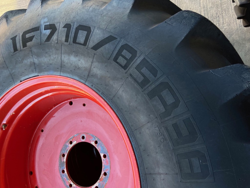 2x 710/85/38 + 2x 650/75/30 Michelin tyres fitted to Fendt 936 wheels