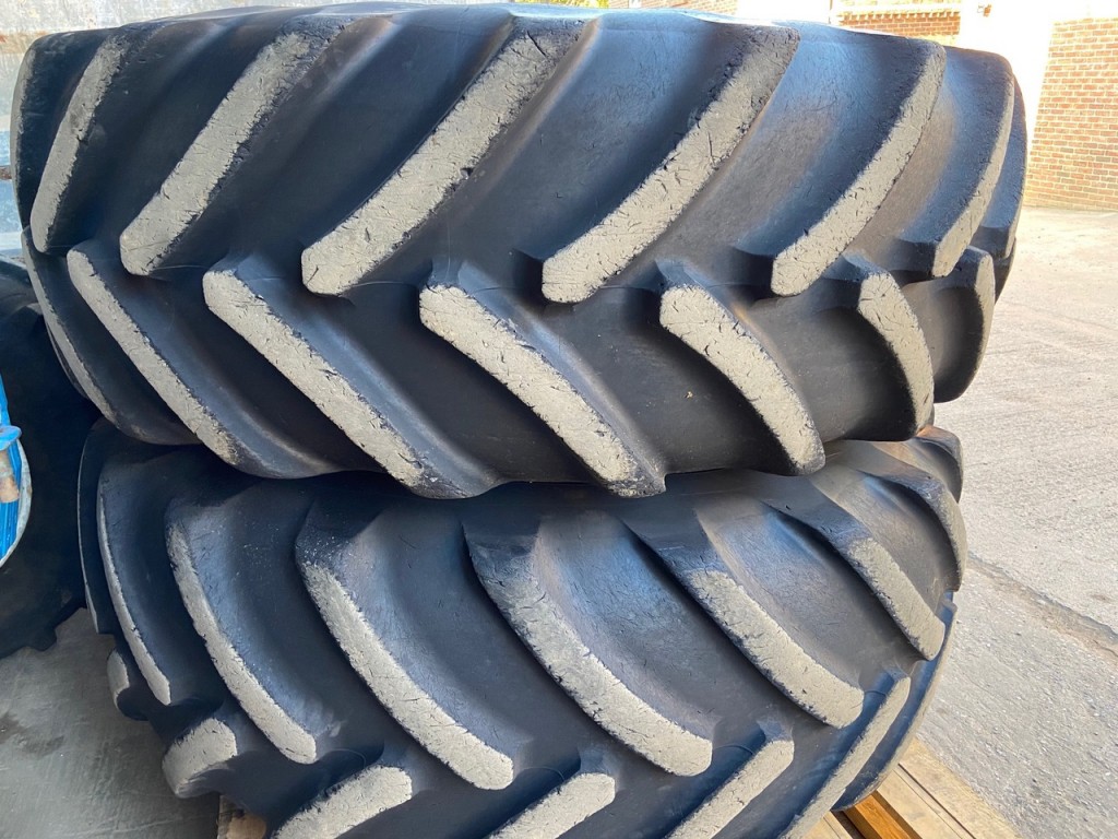 2x 710/85/38 + 2x 650/75/30 Michelin tyres fitted to Fendt 936 wheels