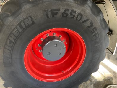 2x 710/85/38 + 2x 650/75/30 Michelin tyres fitted to Fendt 936 wheels