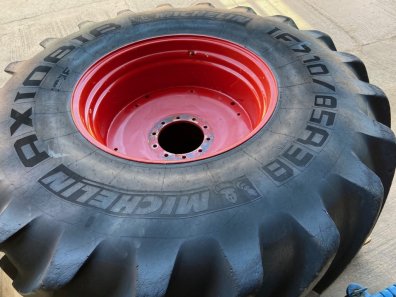 2x 710/85/38 + 2x 650/75/30 Michelin tyres fitted to Fendt 936 wheels