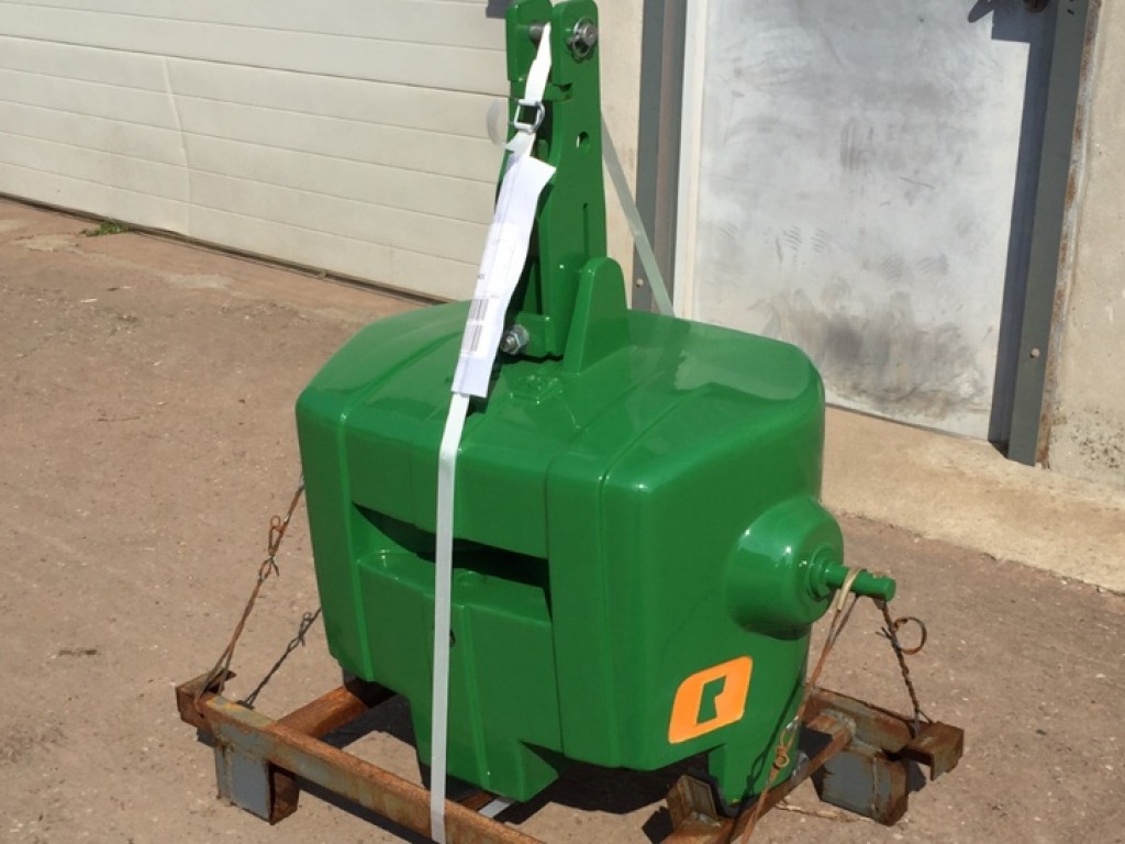 new Quicke 900kg weight block, three point linkage mounted, compatible with 600kg extension, finished in John Deere green