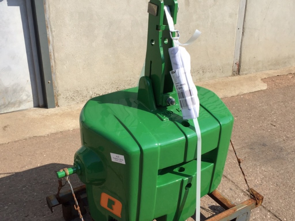 new Quicke 900kg weight block, three point linkage mounted, compatible with 600kg extension, finished in John Deere green