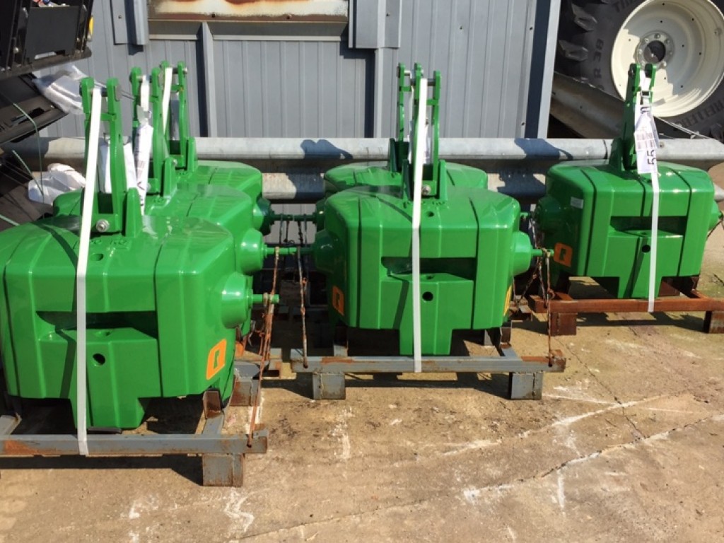 new Quicke 900kg weight block, three point linkage mounted, compatible with 600kg extension, finished in John Deere green