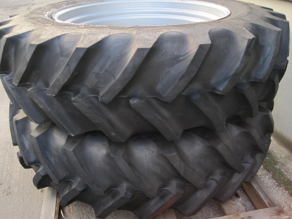 18.4/42 Goodyear tyres and Case wheels