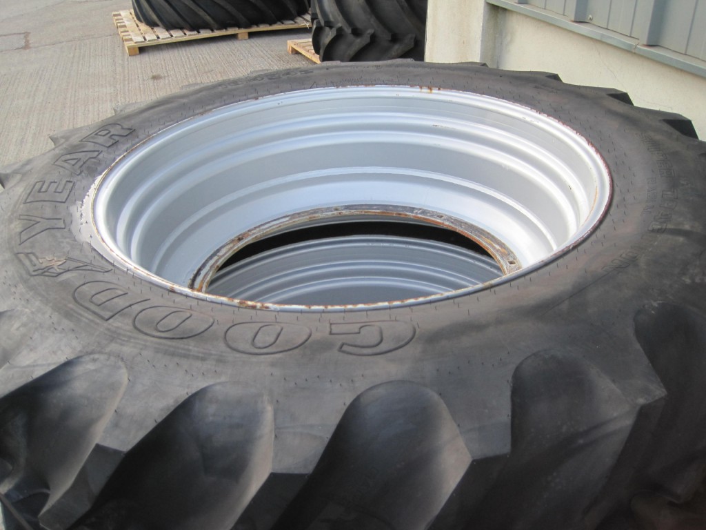 18.4/42 Goodyear tyres and Case wheels