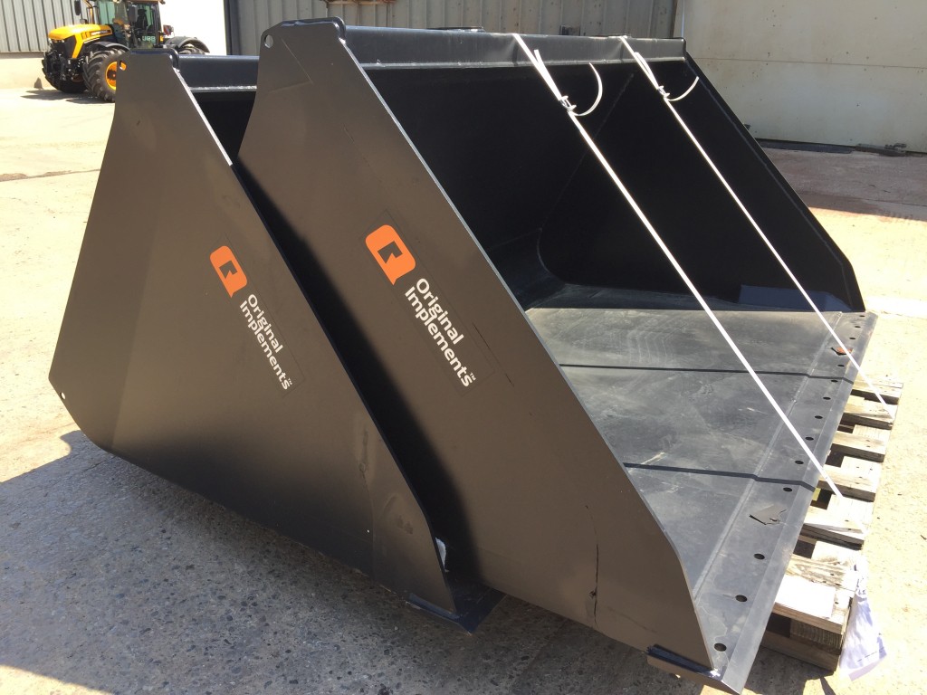 Quicke 2023HDX bucket, new, Claas Scorpion/Kramer hooks, 7ft 6 wide, this bucket will hold approx 1450kg of wheat