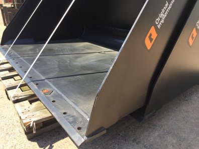 Quicke 2023HDX bucket, new, Claas Scorpion/Kramer hooks, 7ft 6 wide, this bucket will hold approx 1450kg of wheat