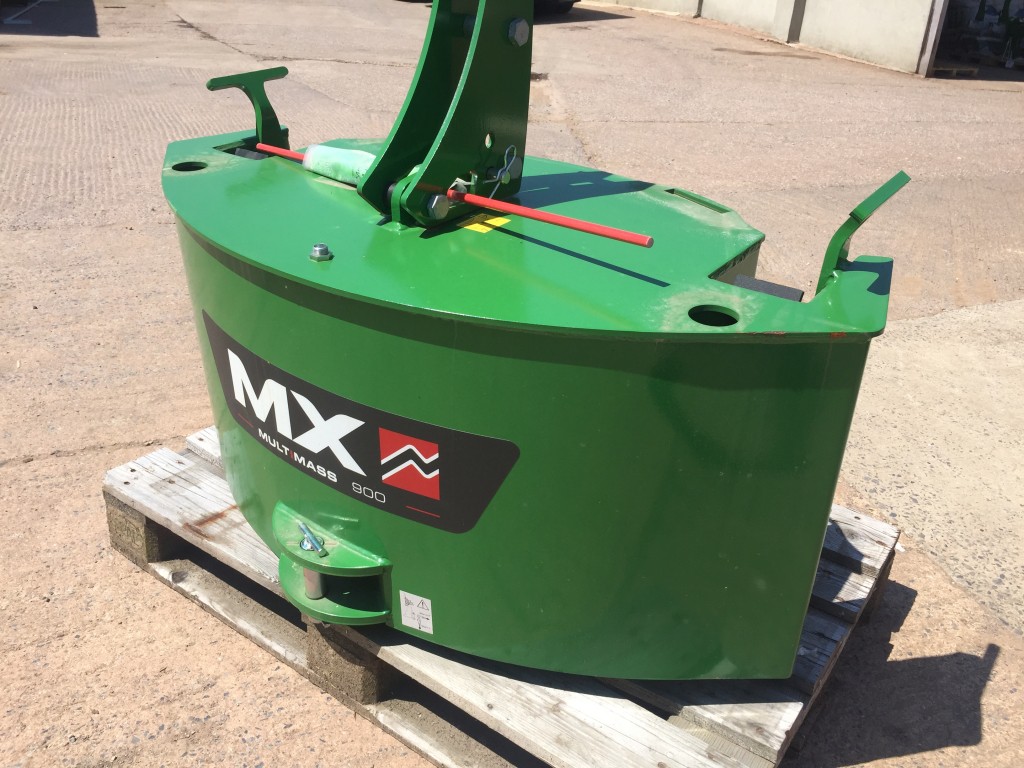 MX 900kg weight, John Deere green, three point linkage mounted, adjustable height setting, compatible with 400kg extension or tool box