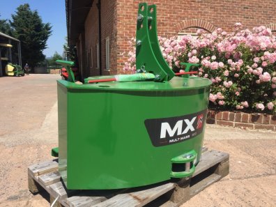 MX 900kg weight, John Deere green, three point linkage mounted, adjustable height setting, compatible with 400kg extension or tool box