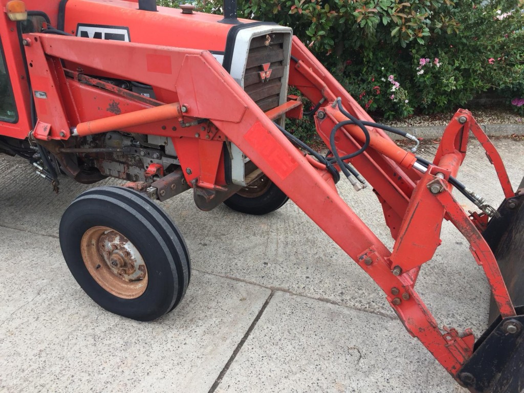 Massey Ferguson 80 loader with 6ft bucket, brackets for 290/390/590/690, this loader has been on the same small farm from new