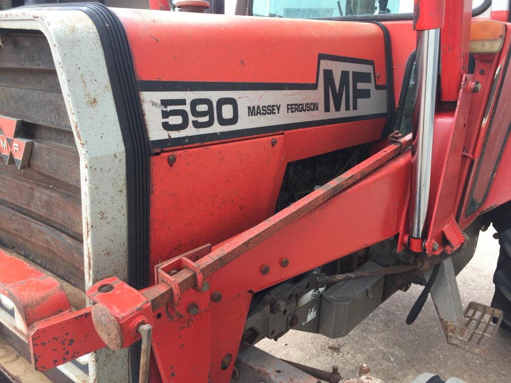 Massey Ferguson 80 loader with 6ft bucket, brackets for 290/390/590/690, this loader has been on the same small farm from new