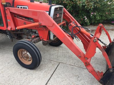 Massey Ferguson 80 loader with 6ft bucket, brackets for 290/390/590/690, this loader has been on the same small farm from new